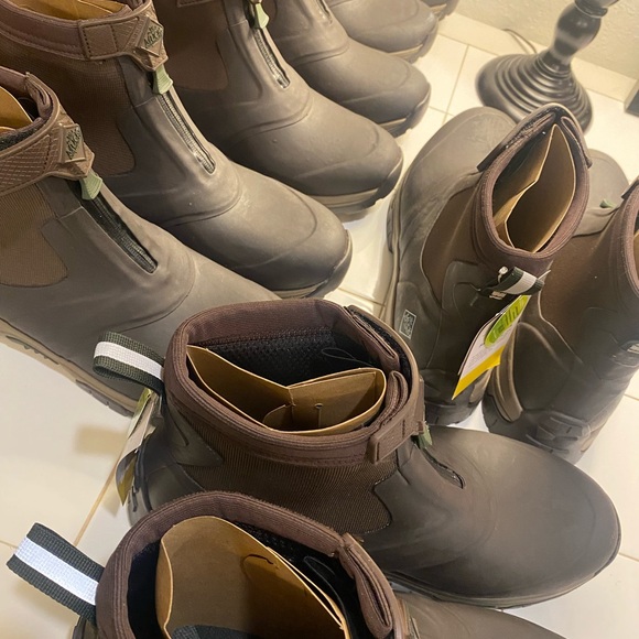 $100 OFF NWT Men's Muck Boots - Picture 10 of 13
